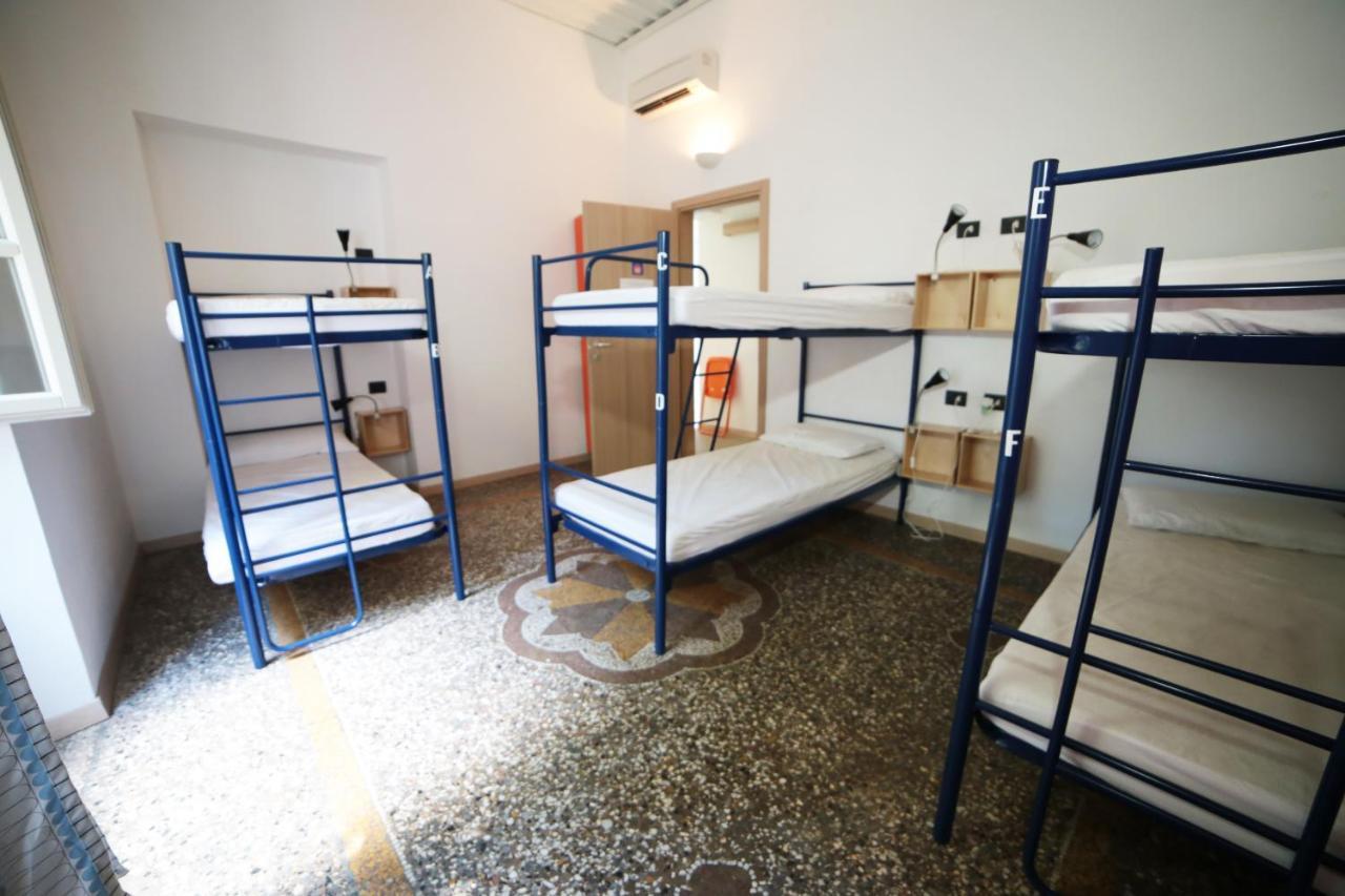 Castle Hostel Genova Eksteriør billede